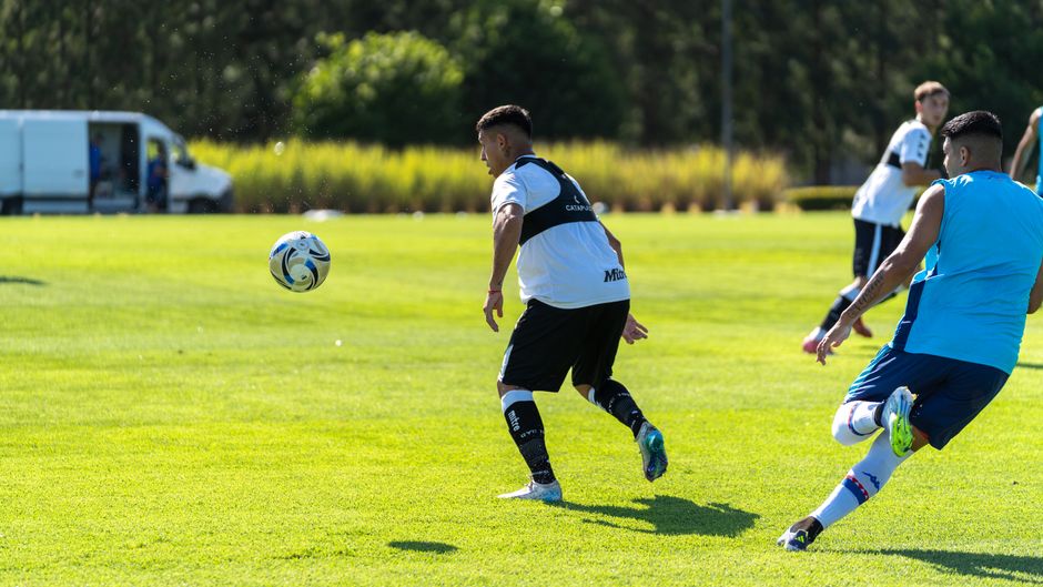 Middenvelders positioneren zich in een vierkant op het veld