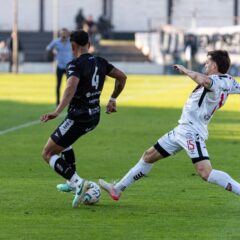 Spelers zetten gezamenlijk druk op de bal direct na balverlies